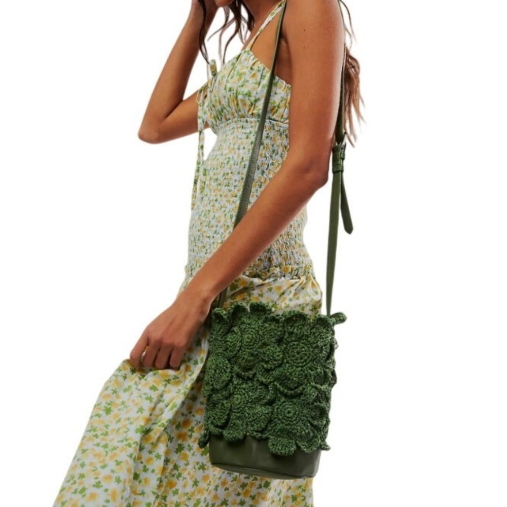 Free People Best in Show Bucket Bag OS Boho Green Crochet Leather Crossbody - Picture 11 of 11